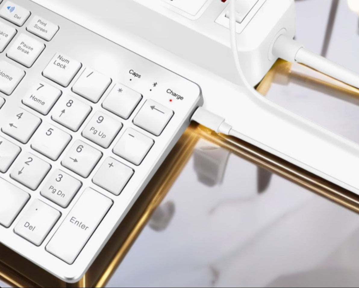 Bervolo® Újratölthető Bluetooth Billentyűzet – Scissor Switch, Multimédiás Billentyűk, Univerzális Kompatibilitás, Windows/Mac/iOS/Android, Ezüst