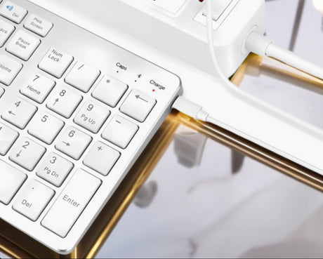 Bervolo® Újratölthető Bluetooth Billentyűzet – Scissor Switch, Multimédiás Billentyűk, Univerzális Kompatibilitás, Windows/Mac/iOS/Android, Ezüst